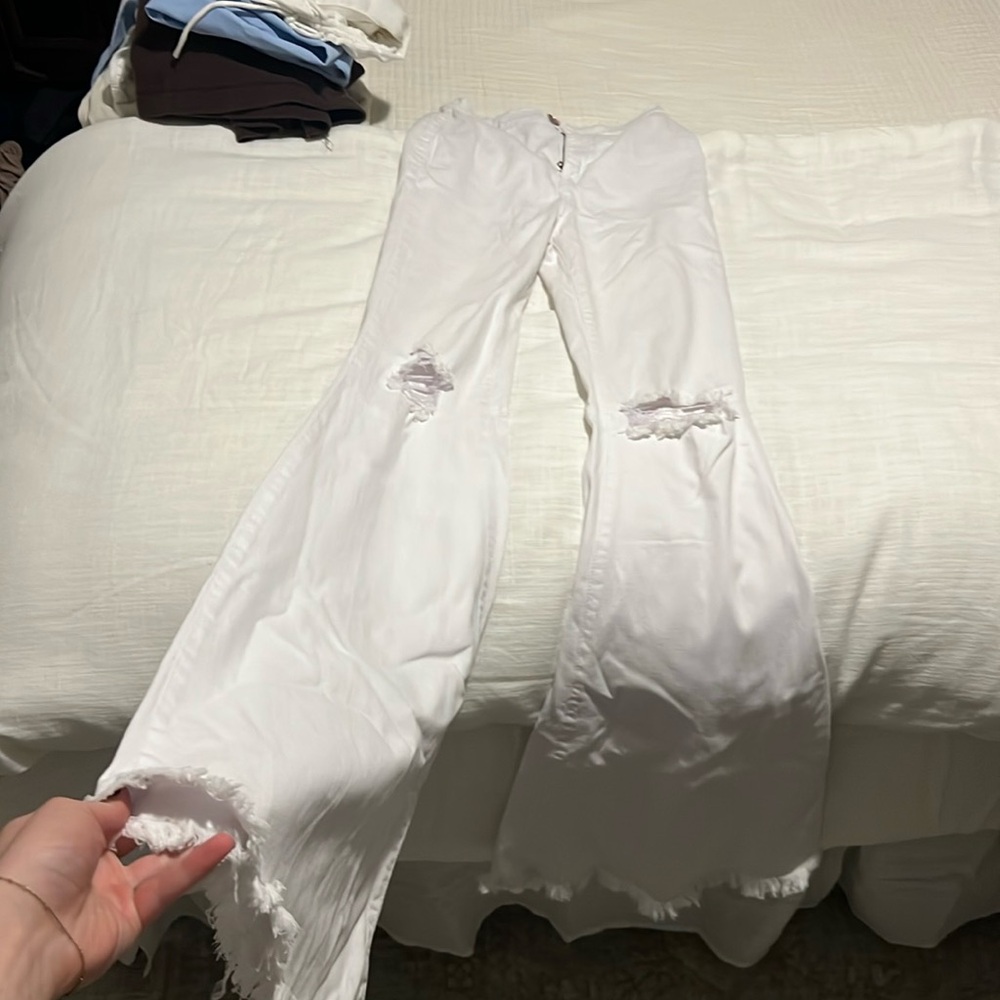 Women’s white jeans!